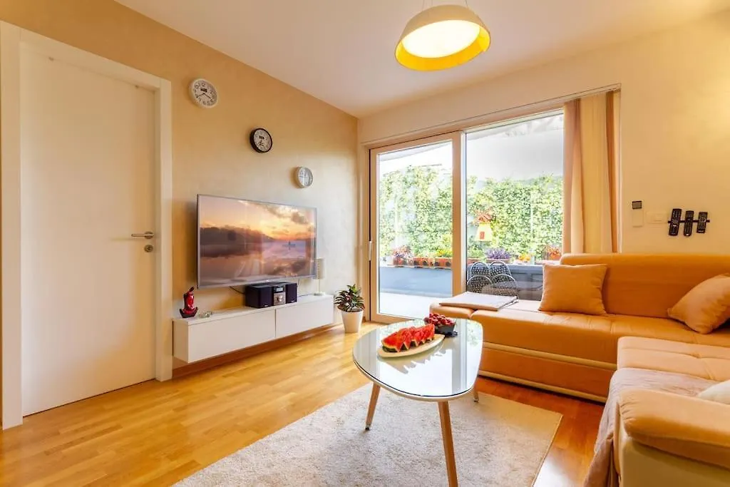 Apartment Naduno 2Min Walk To Beach Split